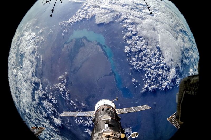 Земля в иллюминаторе: что выкладывают в Instagram российские космонавты (32 фото)