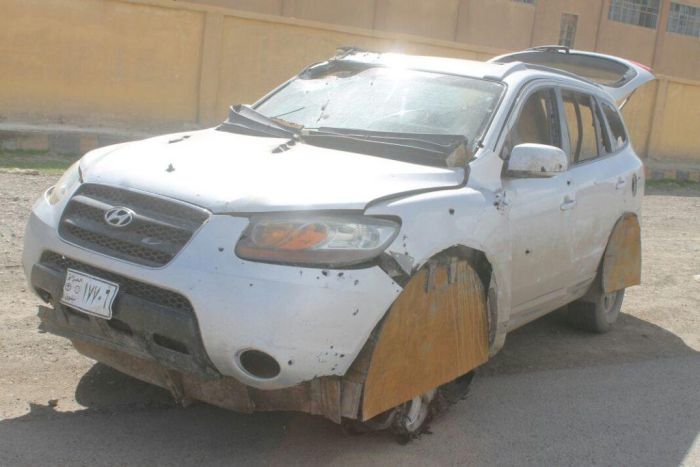 Захваченный автомобиль смертника ИГИЛ (3 фото)
