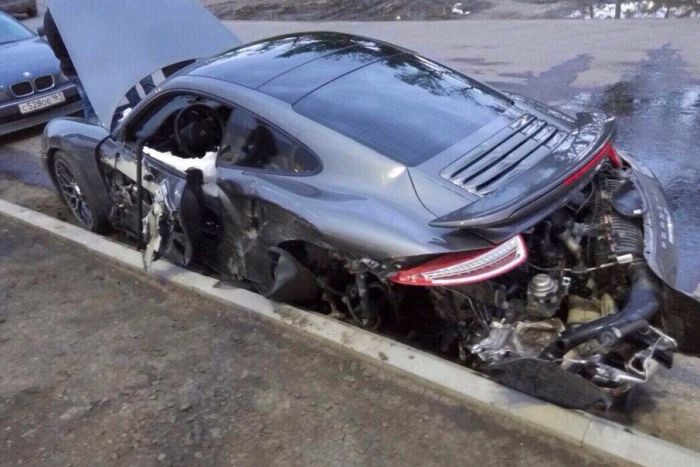 Работник сервиса разбил спортивный Porsche клиента (фото + видео)