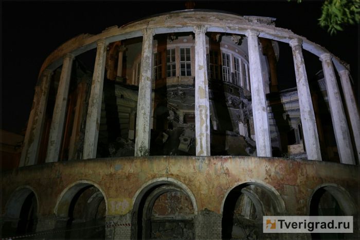 В Твери частично обрушилось здание Речного вокзала (8 фото + видео)