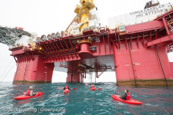 Норвежцы арестовали Гринпис судно Arctic Sunrise, экипаж и 35 активистов (9 фото)