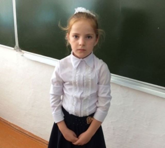 В Дагестане 9-летняя школьница спасла двух девочек из горящего дома (2 фото)