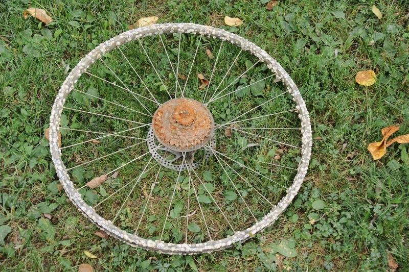 Что можно сделать из старого ржавого велосипедного колеса (22 фото)