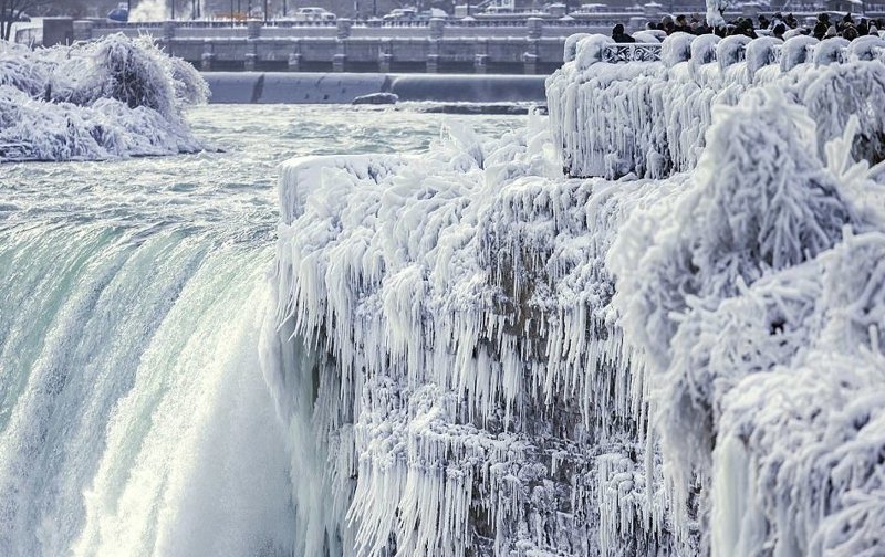 Ниагарский водопад замерз и стал похож на Нарнию (9 фото + 2 видео)