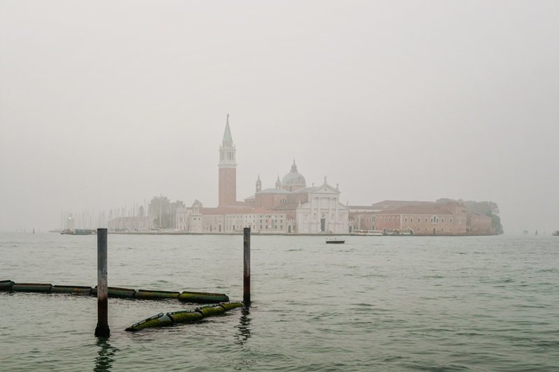 Есть запрещено! Что еще нельзя делать в Венеции? (14 фото)
