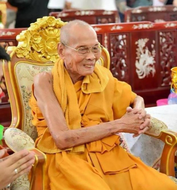 На лице умершего два месяца назад буддийского монаха обнаружили улыбку (4 фото)