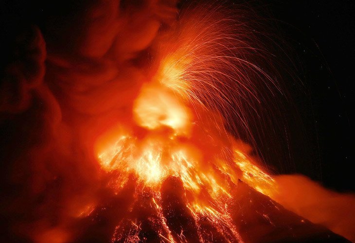 Извержение вулкана Майон на Филиппинах (21 фото)