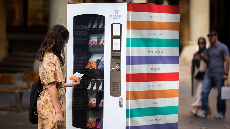Австралийцы собрали торговый автомат приятных эмоций (9 фото)