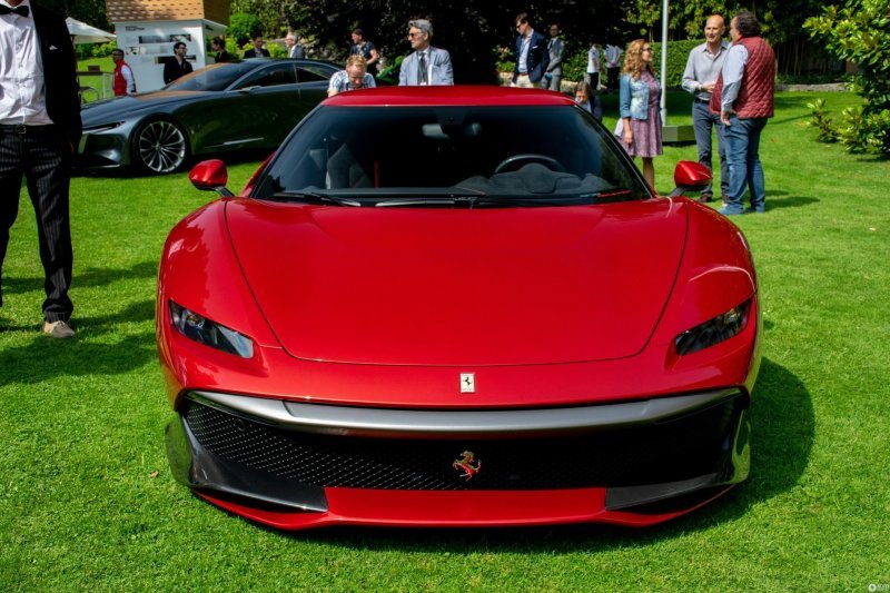В единственном экземпляре: итальянцы выпустили уникальный спорткар Ferrari SP38 (17 фото + 2 видео)