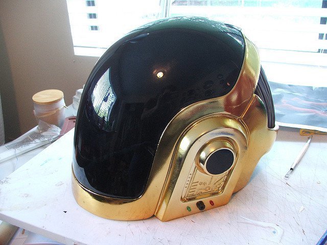 Самодельный шлем Daft Punk своими руками за 300 часов (17 фото + 1 видео)