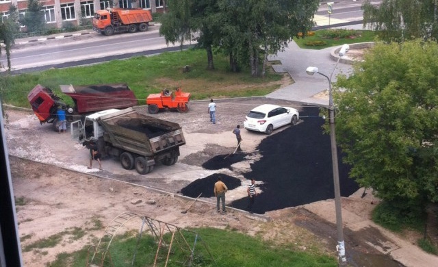 Когда, наконец, дождались ремонта дорог... (3 фото)