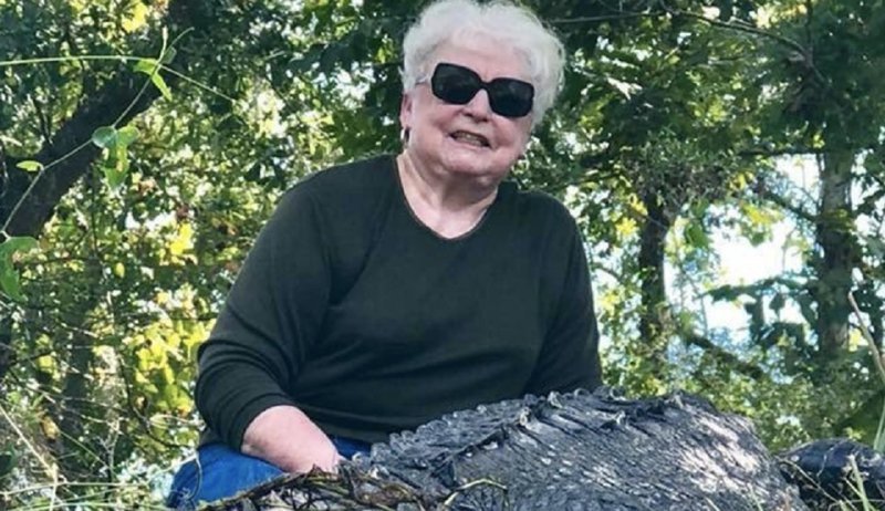 Месть за пони: 73-летняя прабабушка одним выстрелом убила 3,6-метрового аллигатора (6 фото)