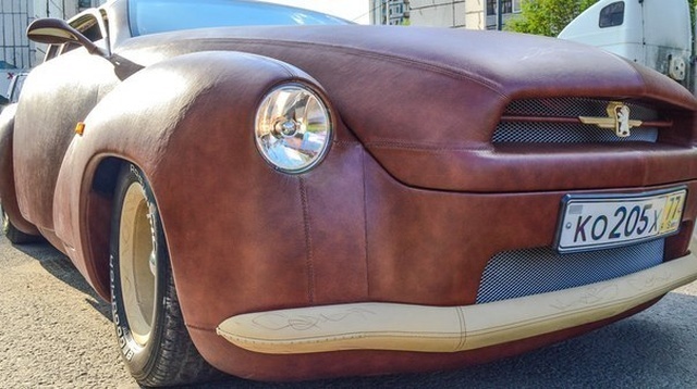 Эксклюзивный кожаный автомобиль с салоном из меха выставлен на продажу (10 фото)