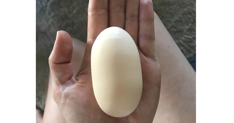 Курица снесла идеальные яйца для перфекционистов (2 фото)