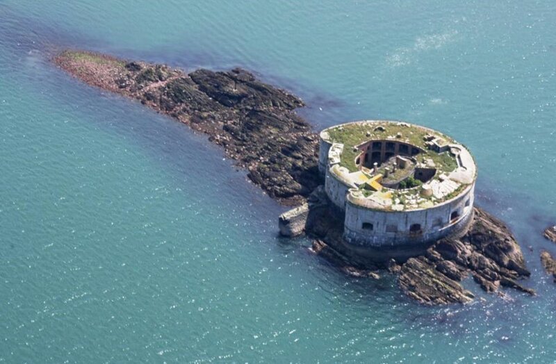 Британский форт на острове выставлен на продажу - добро пожаловать в музей 19 века! (17 фото)