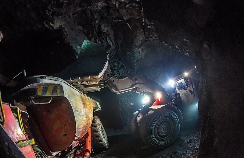 Как добывают золото на Чукотке в подземных рудниках (21 фото)