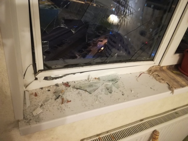 Неприятный сюрприз для жильцов квартиры на 19-м этаже (3 фото)
