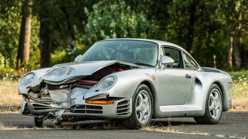 Разбитый при транспортировке Porsche 959 все же умудрились продать (12 фото)