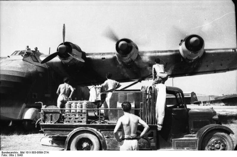 Чудо-оружие Рейха: военно-транспортный самолет Me.323 Gigant (12 фото)
