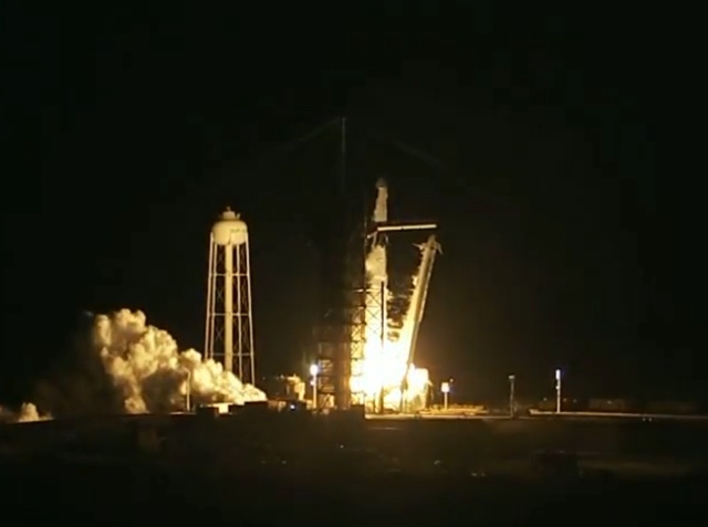 SpaceX произвела успешный запуск нового корабля Crew Dragon, отправив его на МКС (3 фото + видео)