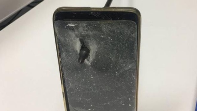 Смартфон спас австралийца от смерти (2 фото)