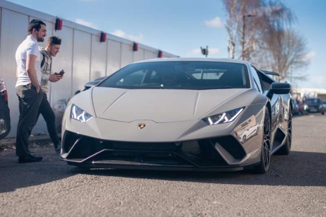 Владелец Lamborghini Performante хотел разогнаться в городе, но все пошло не так, как он планировал (4 фото + видео)