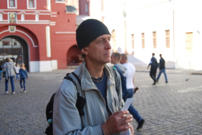 Жулики в рясах у стен кремля (19 фото)