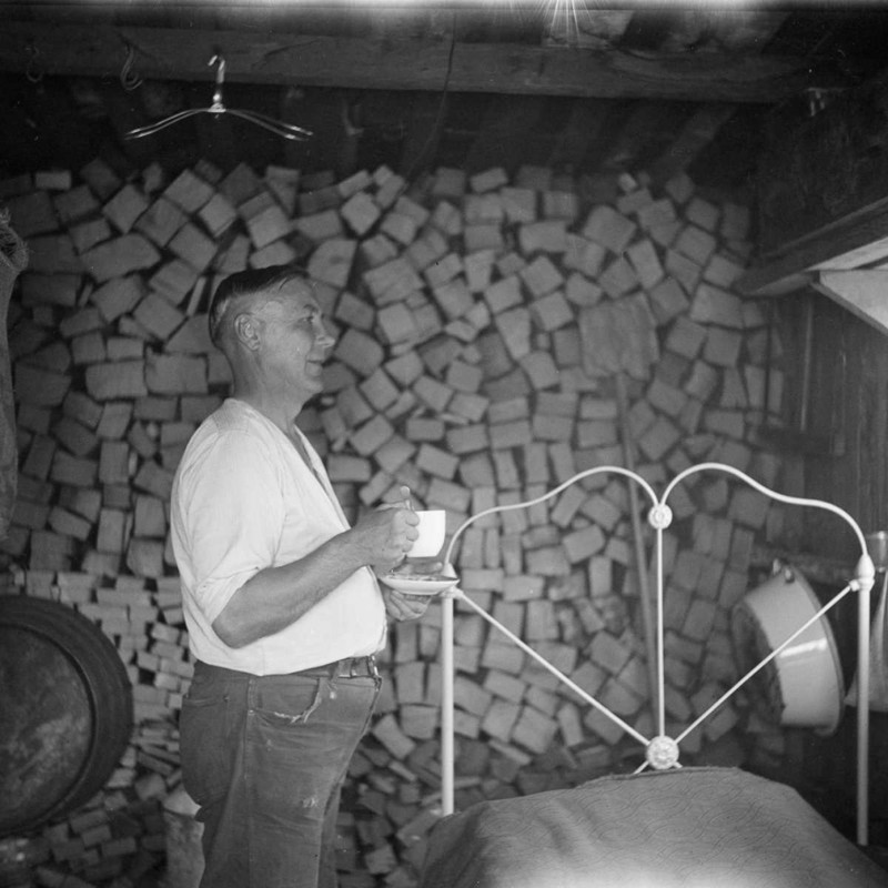 1936 год. Житель Гувервилля в Портленде, штат Орегон. великая депрессия, история, сша, трущебы