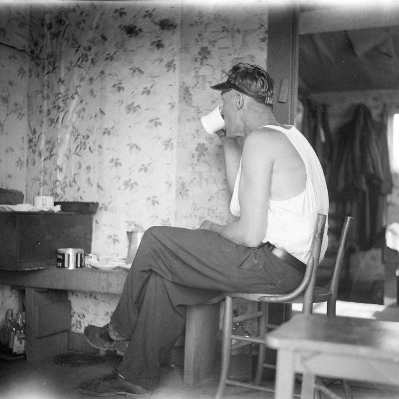 1936 год. Садовник в своей хижине в Портленде, штат Орегон. великая депрессия, история, сша, трущебы