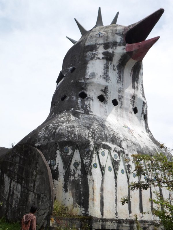 «Куриная церковь» в Индонезии (7 фото + видео)