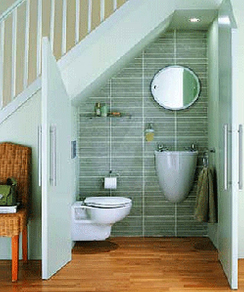 7. Туалетная комната под лестницей идея, квартира, пространство, экономия