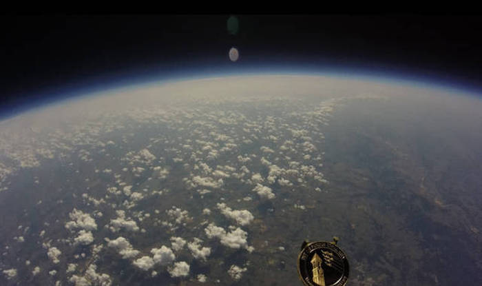 Запустили камеру на большом воздушном шаре (10 фото)
