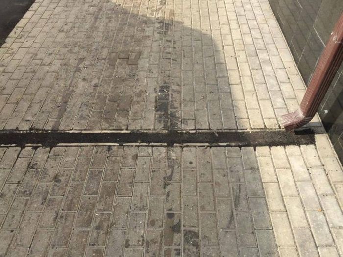 Абсурдный тротуарный ремонт в центре Москвы (4 фото)