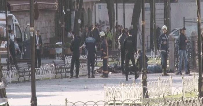 На главной площади Стамбула прогремел мощный взрыв, есть жертвы (4 фото + видео)