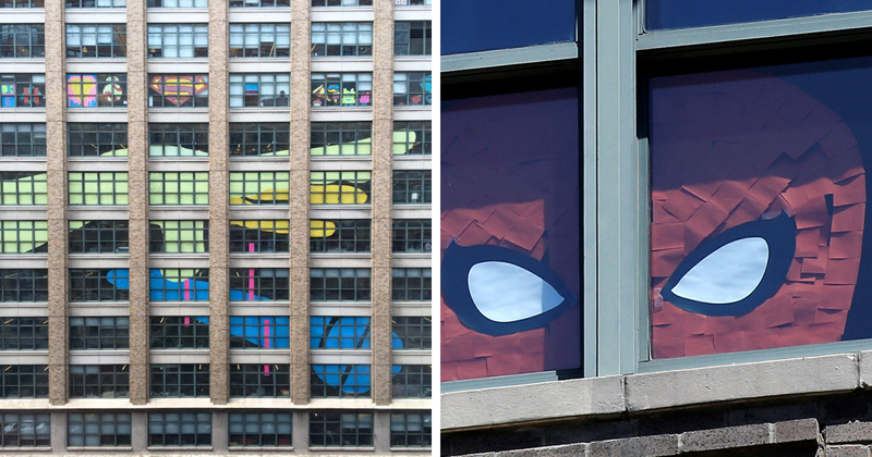 В Нью-Йорке сотрудники двух офисных зданий посоревновались в креативности с помощью стикеров (12 фото + 1 гиф)