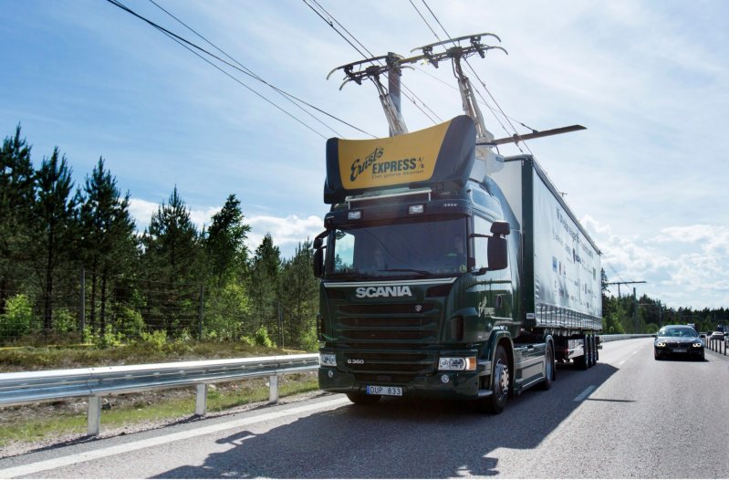 Швеция тестируют электрическое шоссе для грузовиков (4 фото + 1 видео)