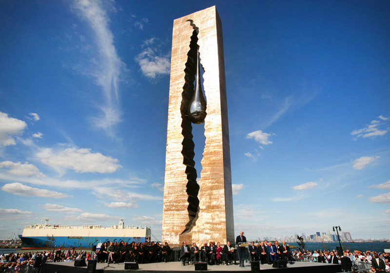 22 самых впечатляющих памятника жертвам терактов 11 сентября 2001 года (22 фото)