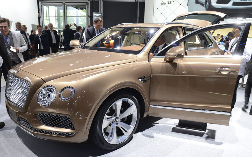 Кроссовер Bentley Bantayga впервые выставляется на широкой публике, но уже продается - поставки начнутся со следующего года. Цены начинаются от ? 160,000 Франкфуртский автосалон, автосалон, новинка, франкфурт
