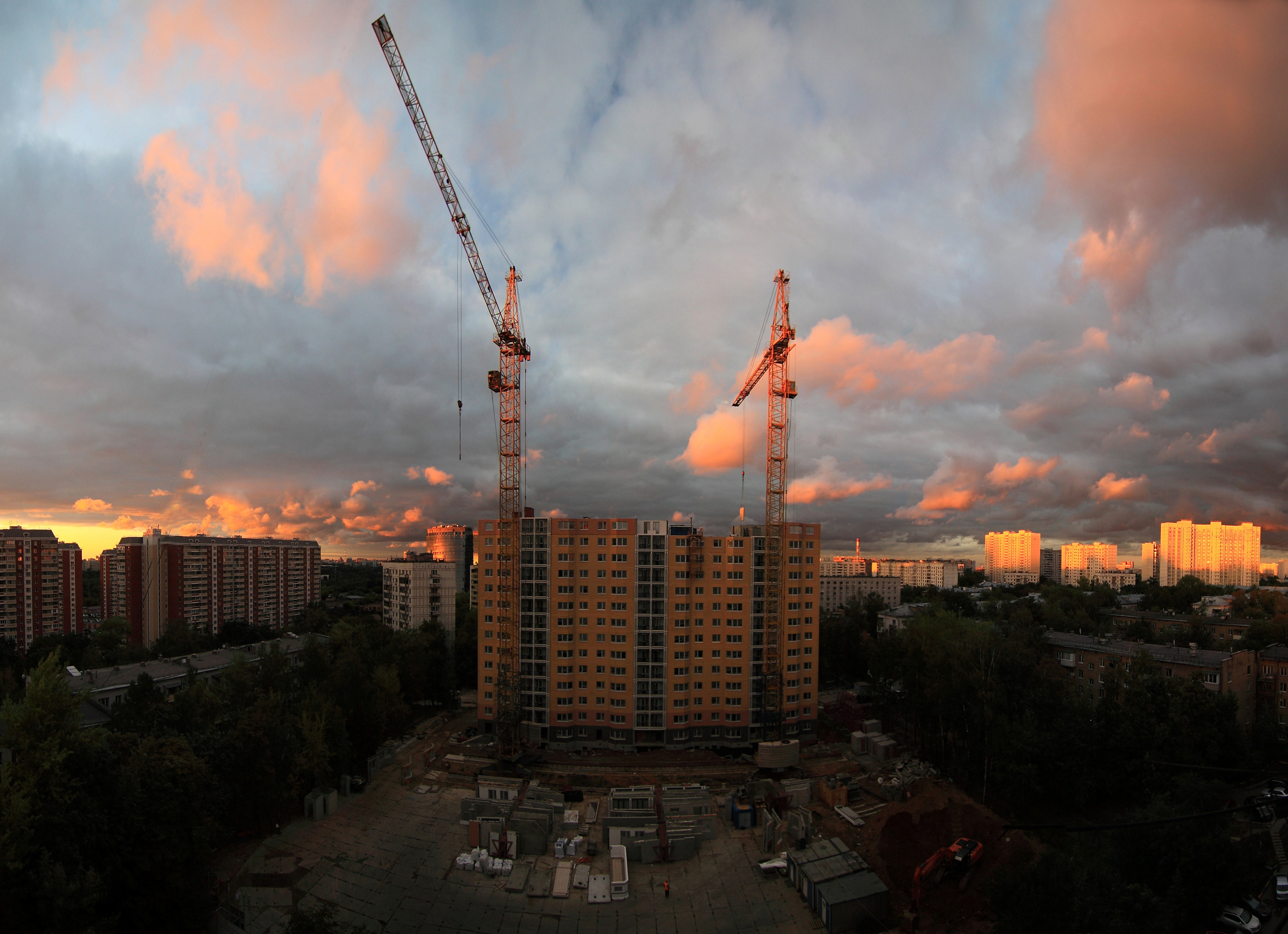 Строительство жилого дома московской области. Стройка многоэтажки. Стройка Москва. Стройка высотки. Строящийся дом.