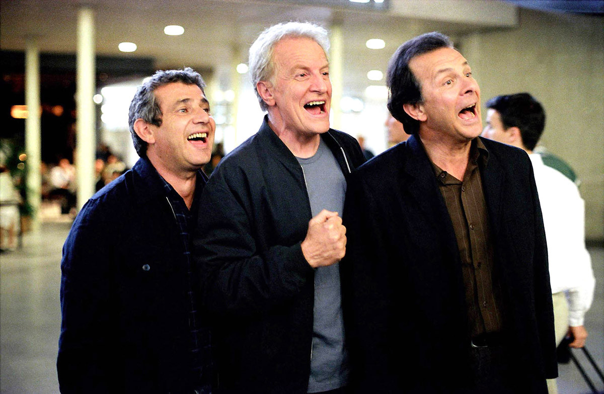 Французская комедия 70 90. Французские комедии. Лучшие французские комедии. Французская комедия про трех друзей.